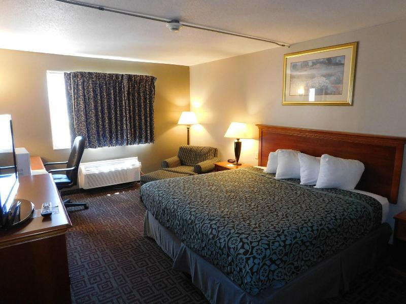 Days Inn by Wyndham West Branch Iowa City Area image