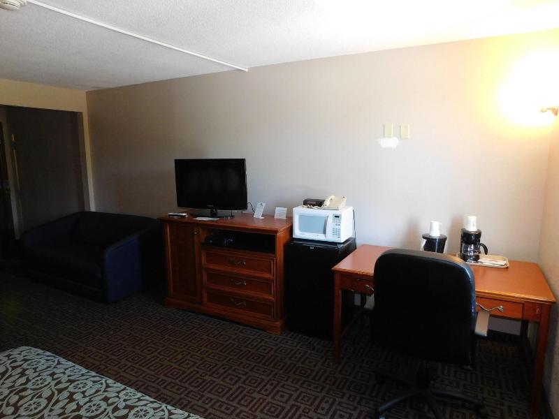 Days Inn by Wyndham West Branch Iowa City Area image