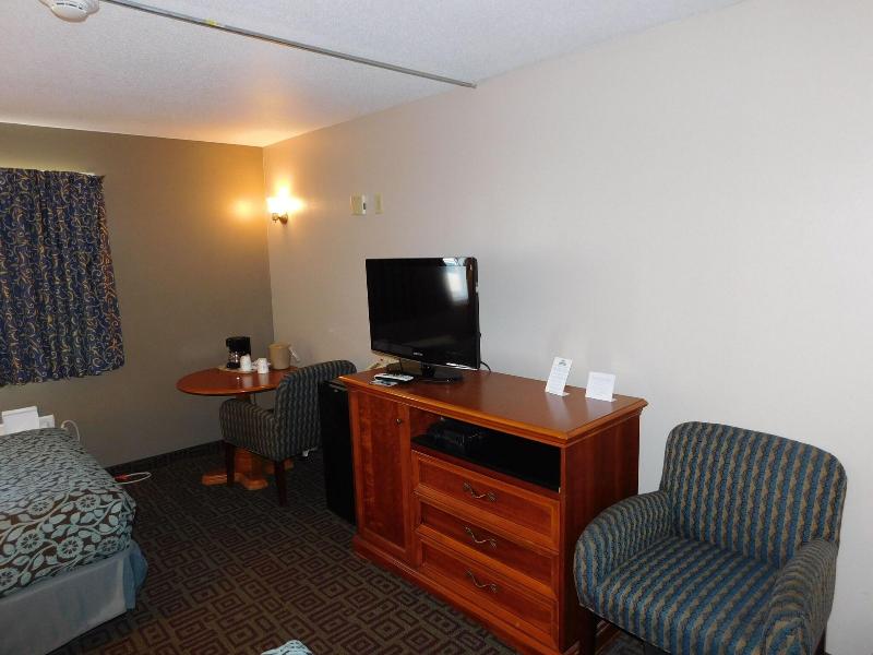 Days Inn by Wyndham West Branch Iowa City Area image