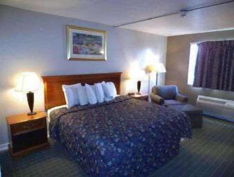 Days Inn by Wyndham West Branch Iowa City Area image