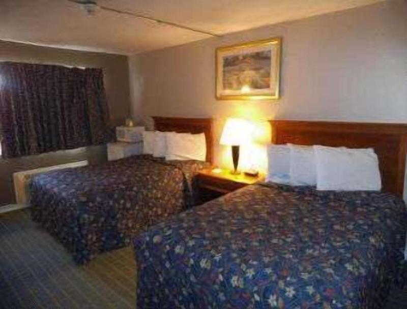Days Inn by Wyndham West Branch Iowa City Area image