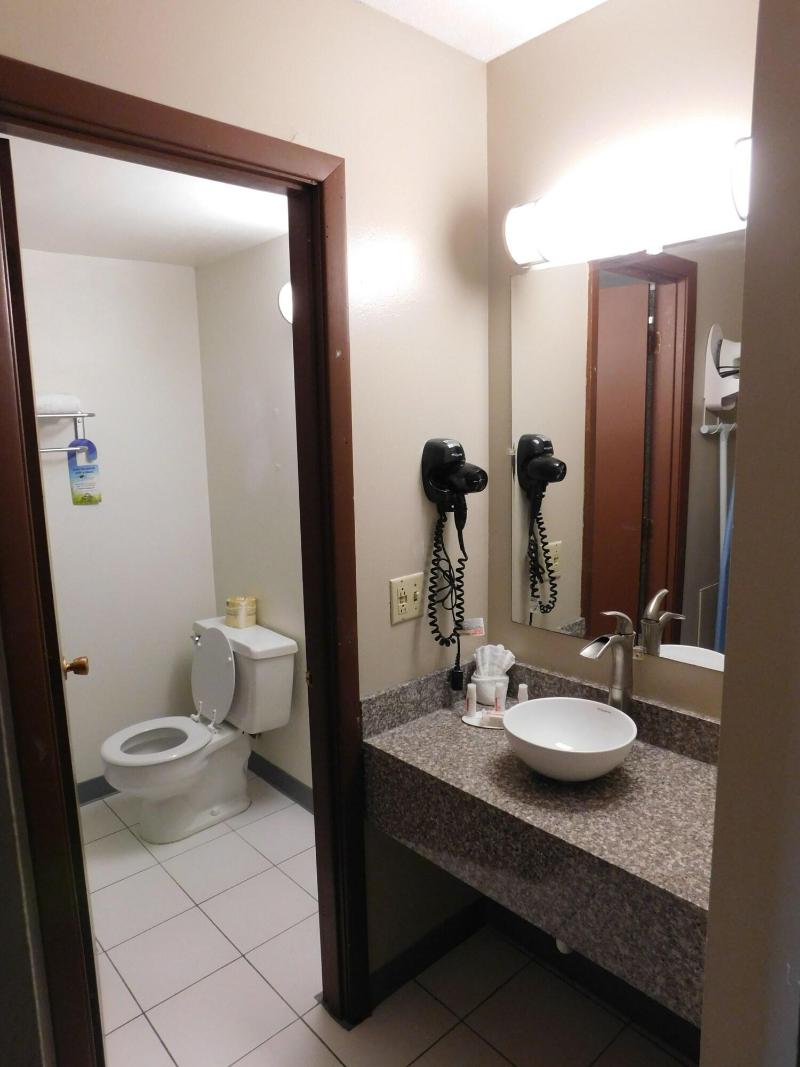 Days Inn by Wyndham West Branch Iowa City Area image