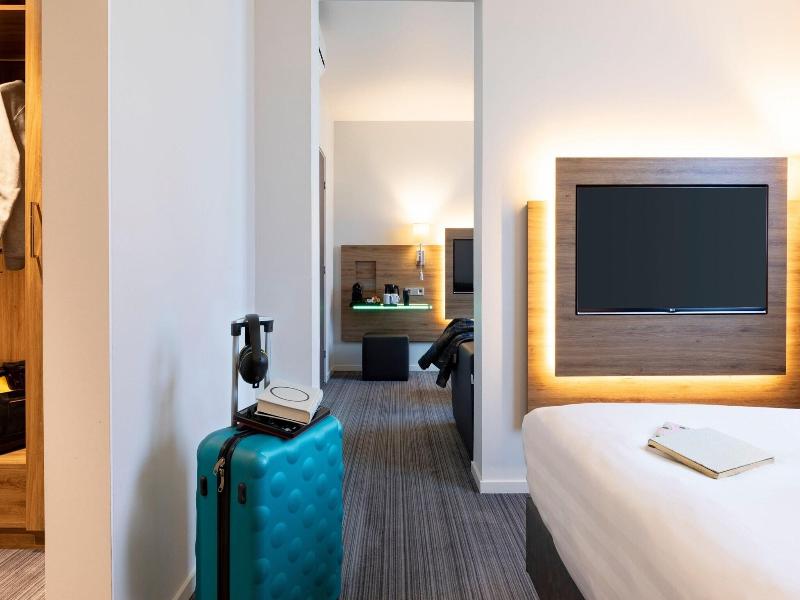 Moxy Aberdeen Airport image
