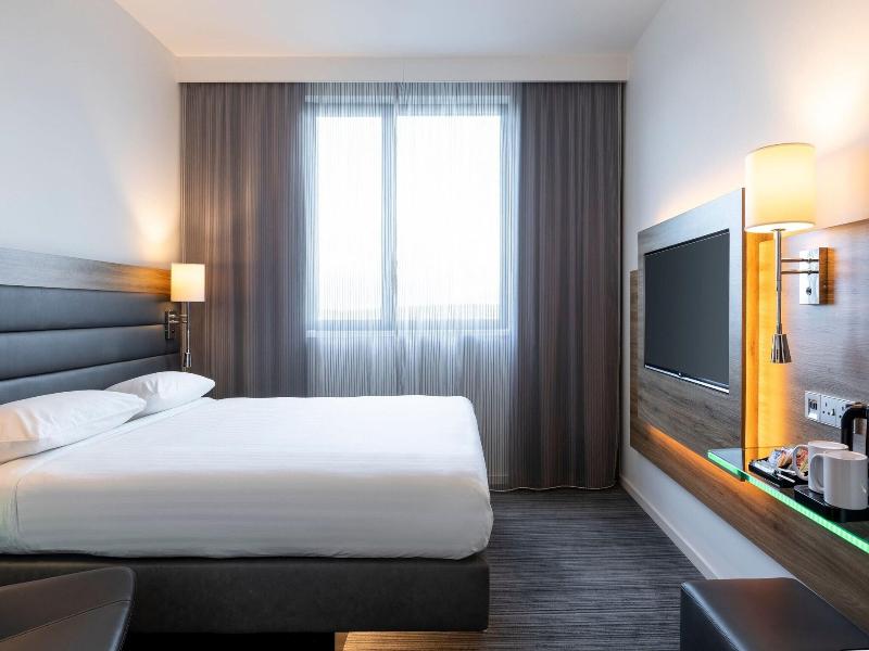 Moxy Aberdeen Airport image