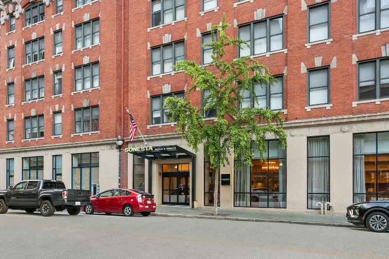 Sonesta Hotel Baltimore Inner Harbor