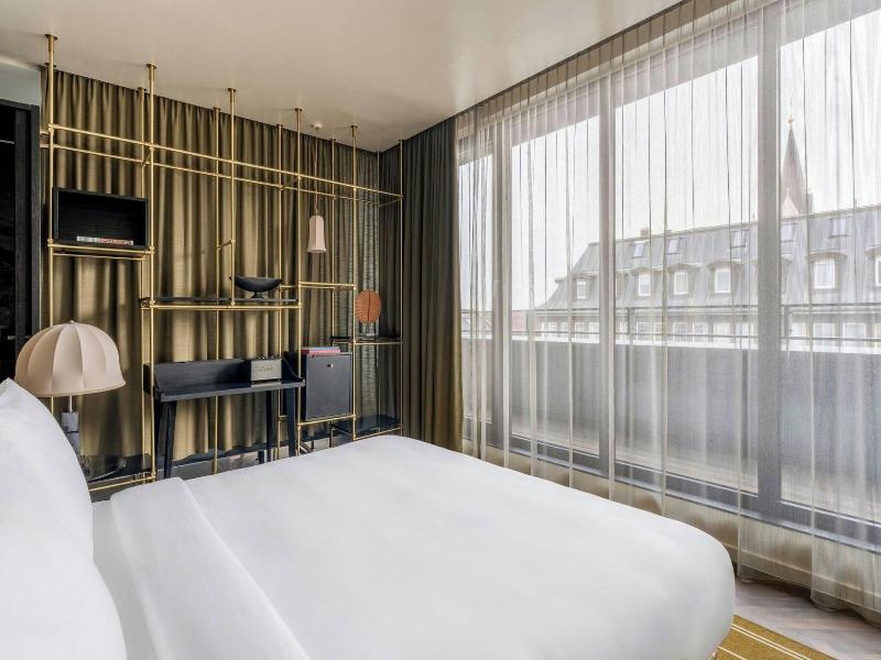 The Dean Munich, Autograph Collection image
