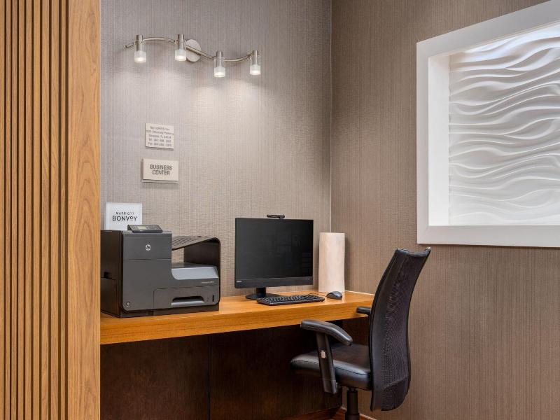 Holiday Inn Express & Suites Sarasota Bradenton image