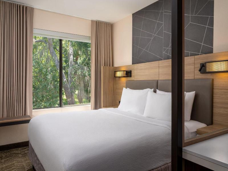 Holiday Inn Express & Suites Sarasota Bradenton image