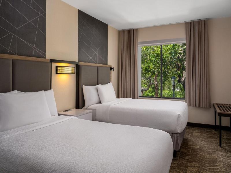 Holiday Inn Express & Suites Sarasota Bradenton image