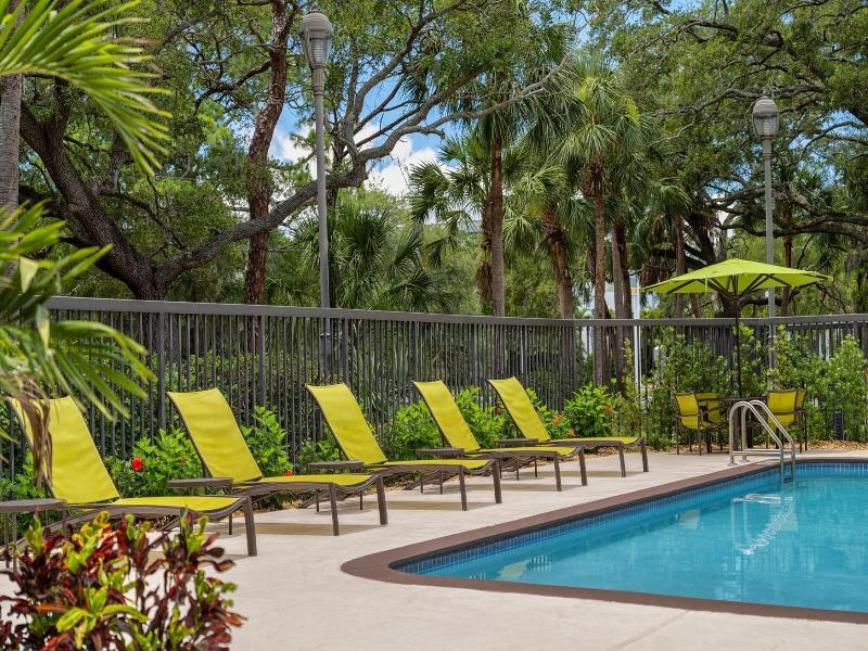 Holiday Inn Express & Suites Sarasota Bradenton image