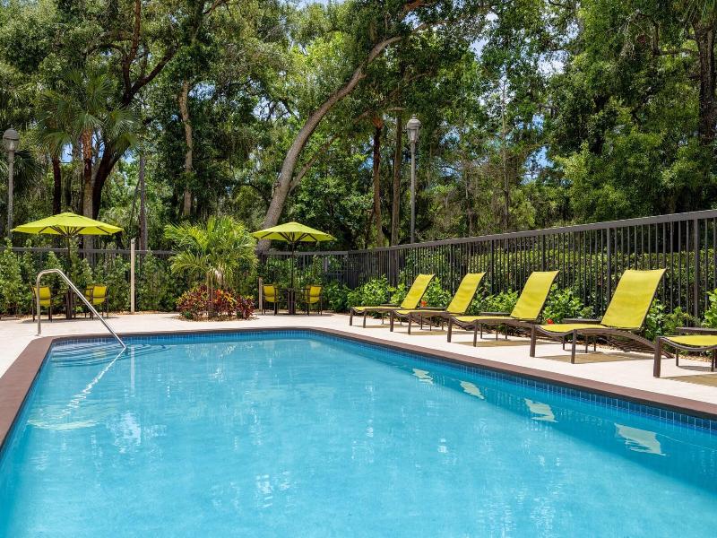 Holiday Inn Express & Suites Sarasota Bradenton image