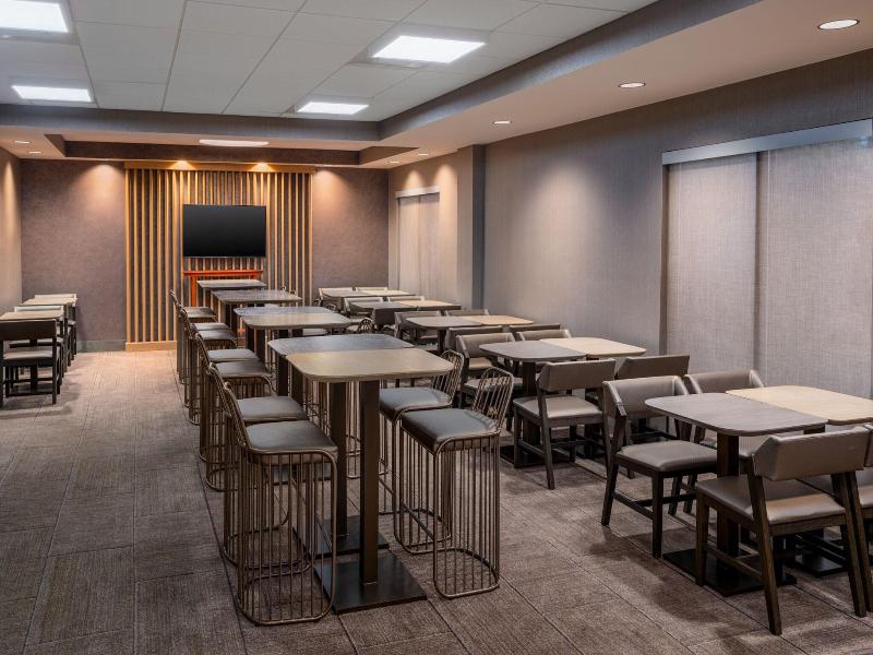 Holiday Inn Express & Suites Sarasota Bradenton image
