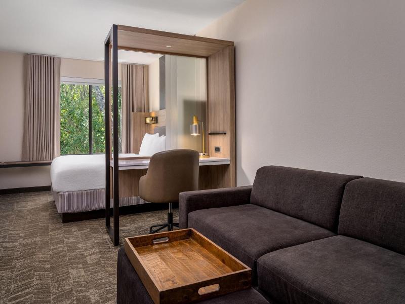 Holiday Inn Express & Suites Sarasota Bradenton image