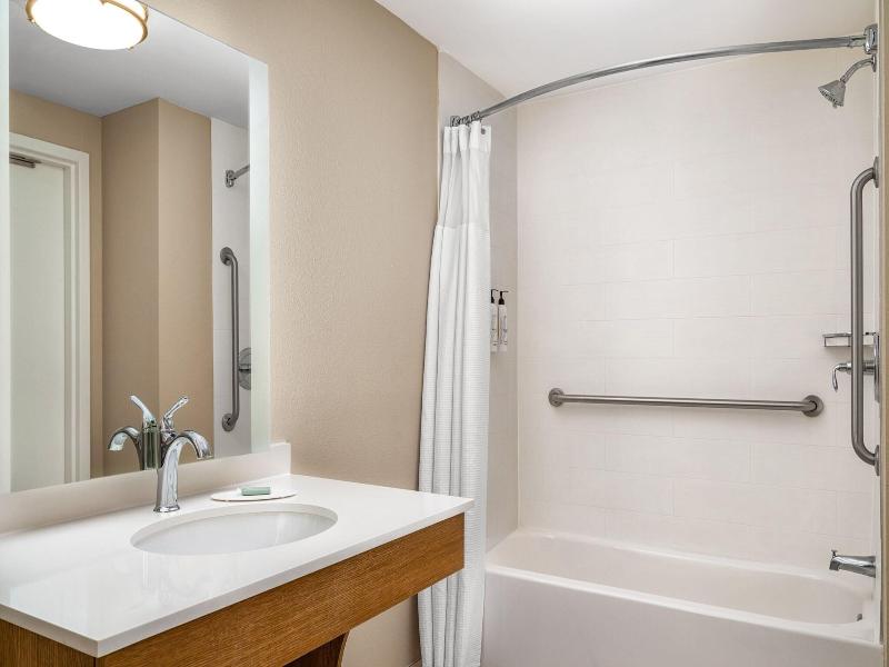 Holiday Inn Express & Suites Sarasota Bradenton image