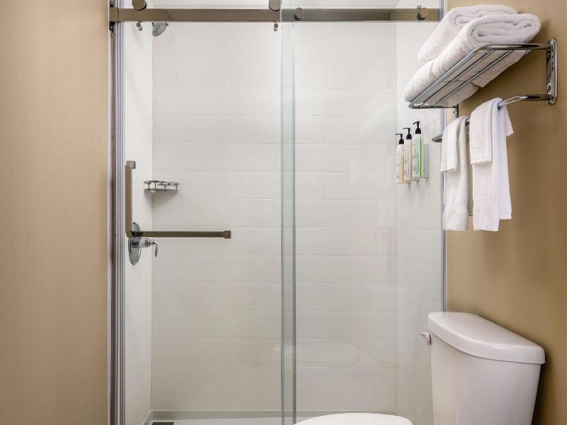 Holiday Inn Express & Suites Sarasota Bradenton image