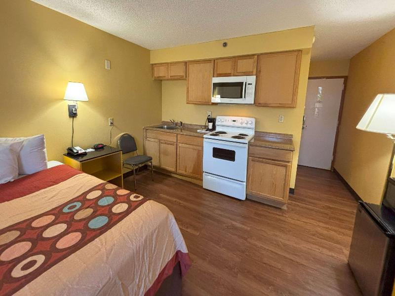Super 8 by Wyndham O'Fallon image