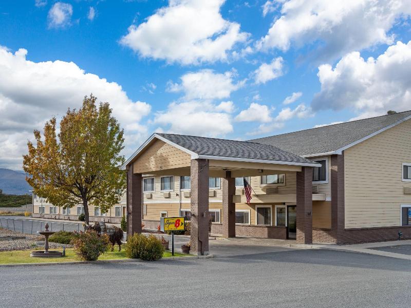 Super 8 by Wyndham Baker City image