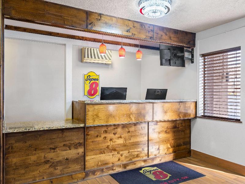 Super 8 by Wyndham Baker City image