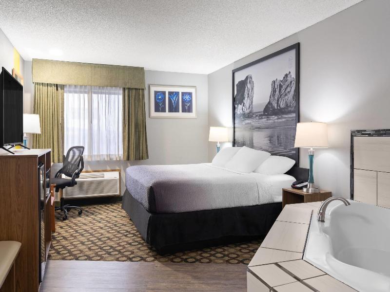 Super 8 by Wyndham Baker City image
