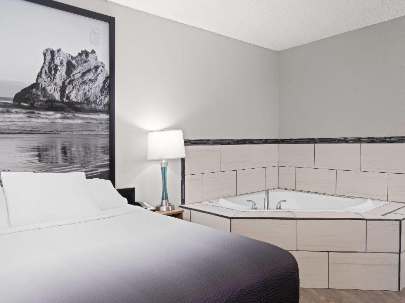 Super 8 by Wyndham Baker City image