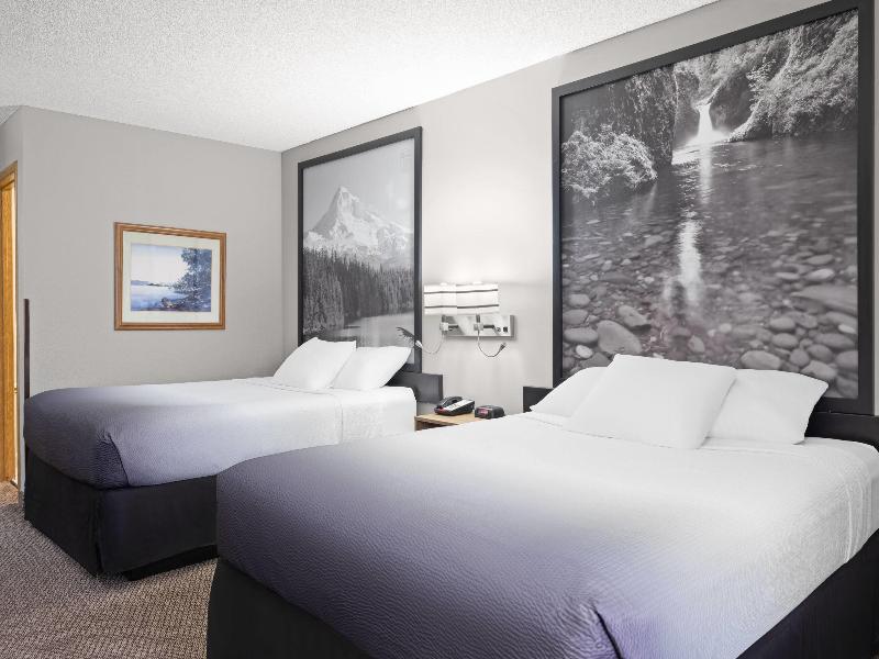 Super 8 by Wyndham Baker City image