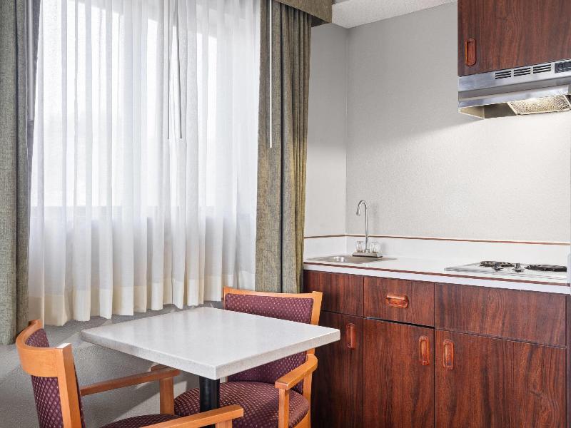 Super 8 by Wyndham Baker City image