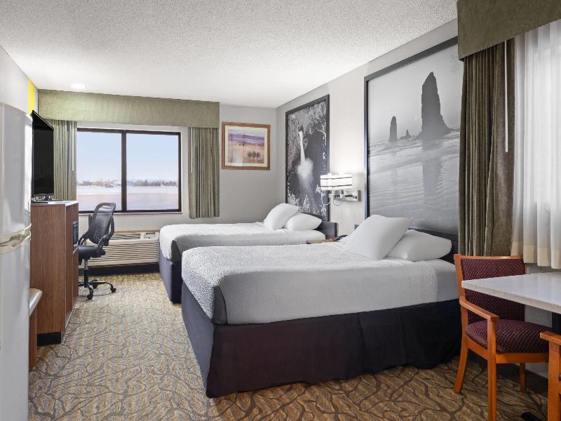 Super 8 by Wyndham Baker City image