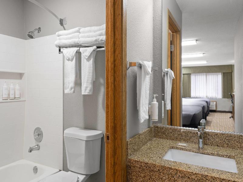 Super 8 by Wyndham Baker City image