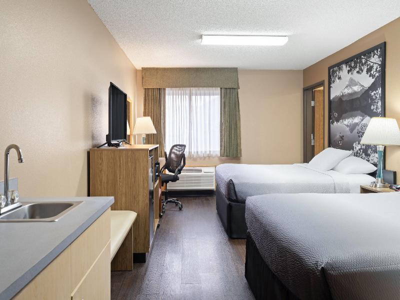 Super 8 by Wyndham Baker City image