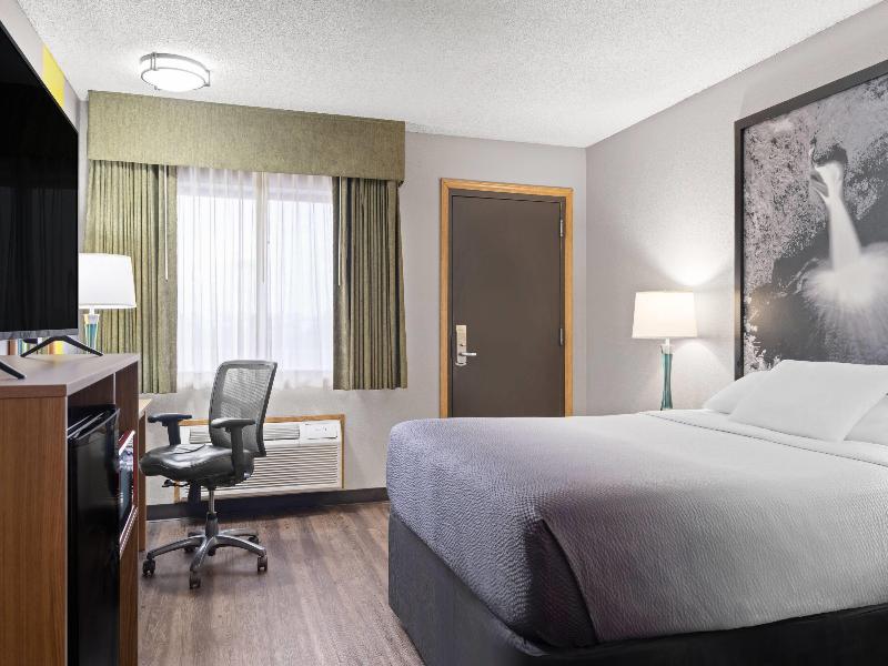 Super 8 by Wyndham Baker City image