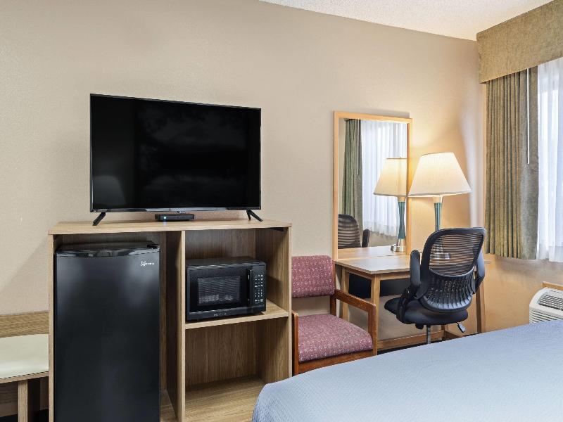 Super 8 by Wyndham Baker City image