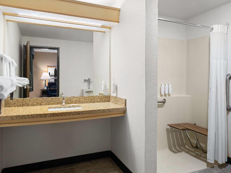 Super 8 by Wyndham Baker City image