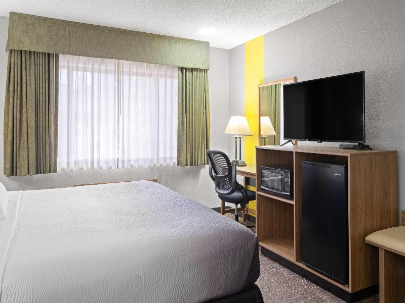 Super 8 by Wyndham Baker City image
