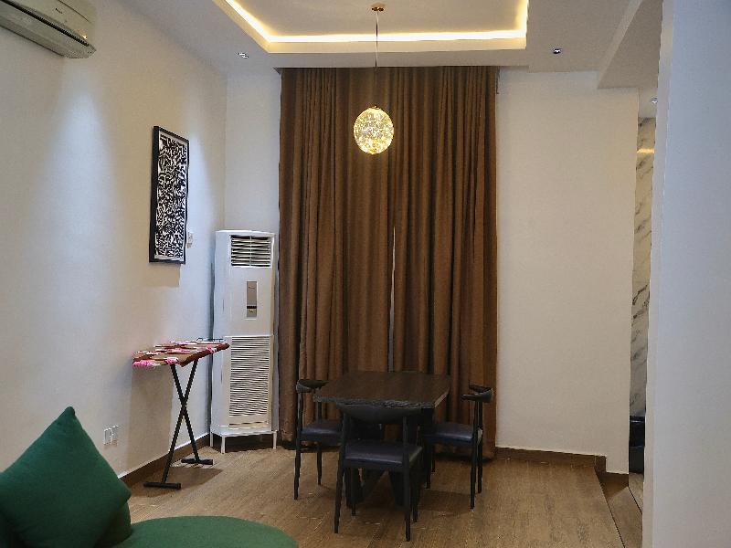 Bolton White Residence image