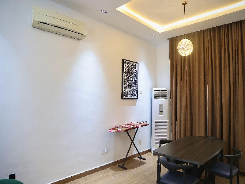 Bolton White Residence image