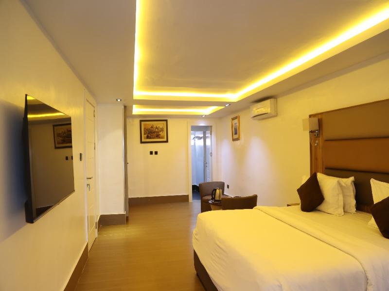 Bolton White Residence image