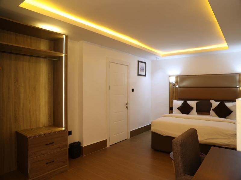 Bolton White Residence image