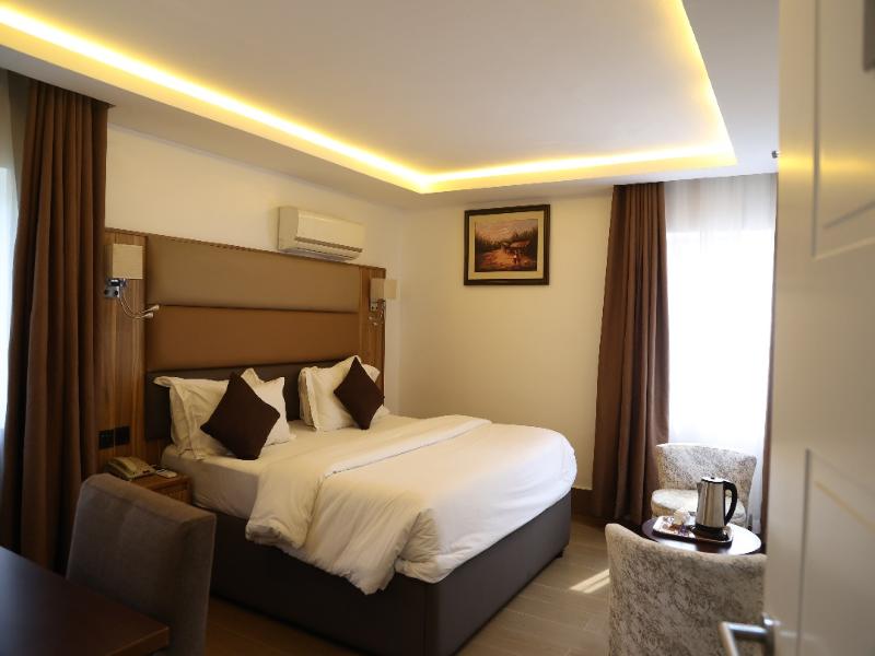 Bolton White Residence image