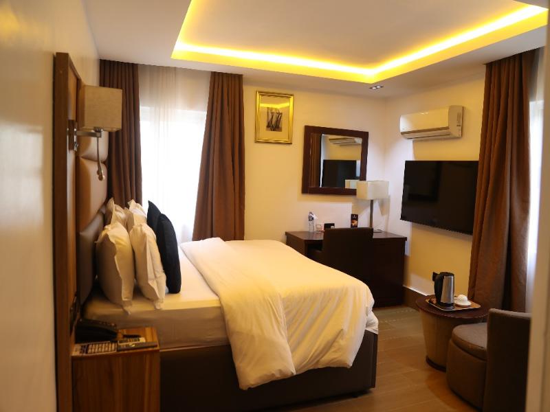Bolton White Residence image