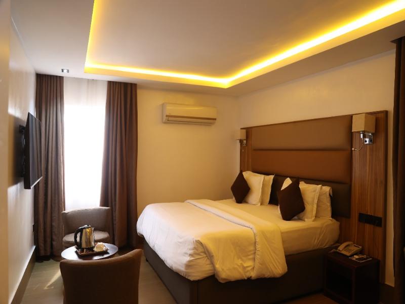 Bolton White Residence image