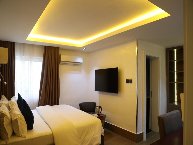 Bolton White Residence image