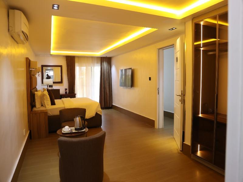 Bolton White Residence image