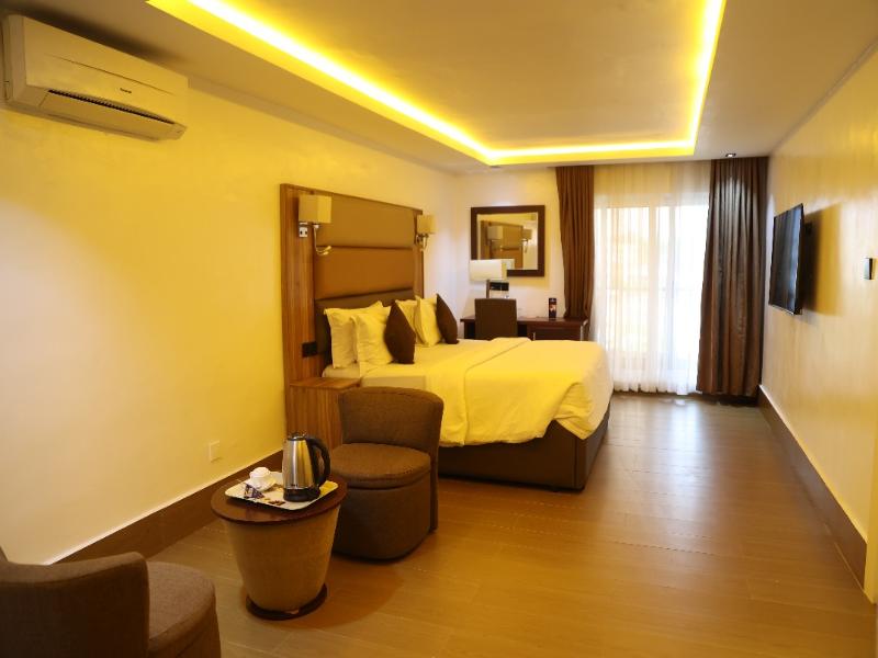 Bolton White Residence image