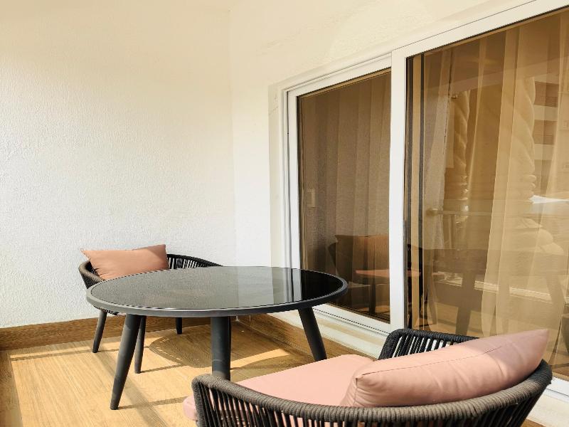 Bolton White Residence image
