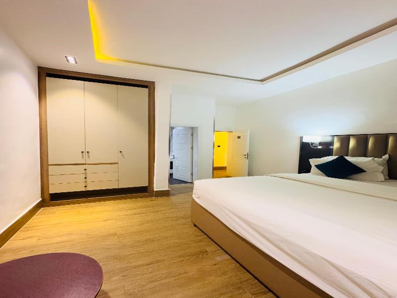 Bolton White Residence image