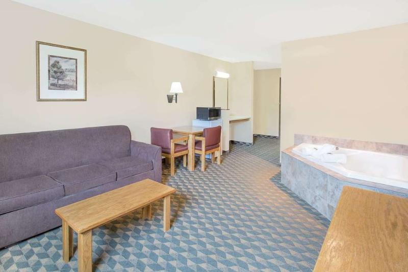 Super 8 by Wyndham Darlington image