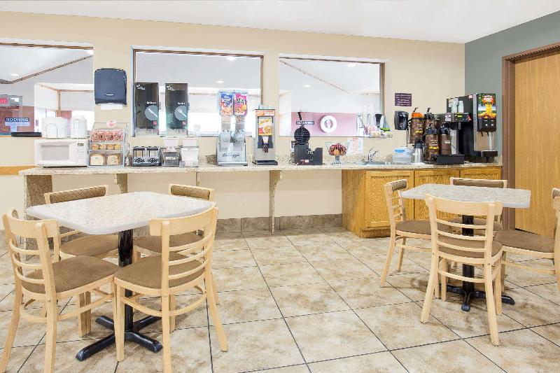 Super 8 by Wyndham Darlington image