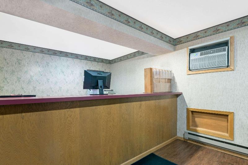Super 8 by Wyndham Milbank SD image