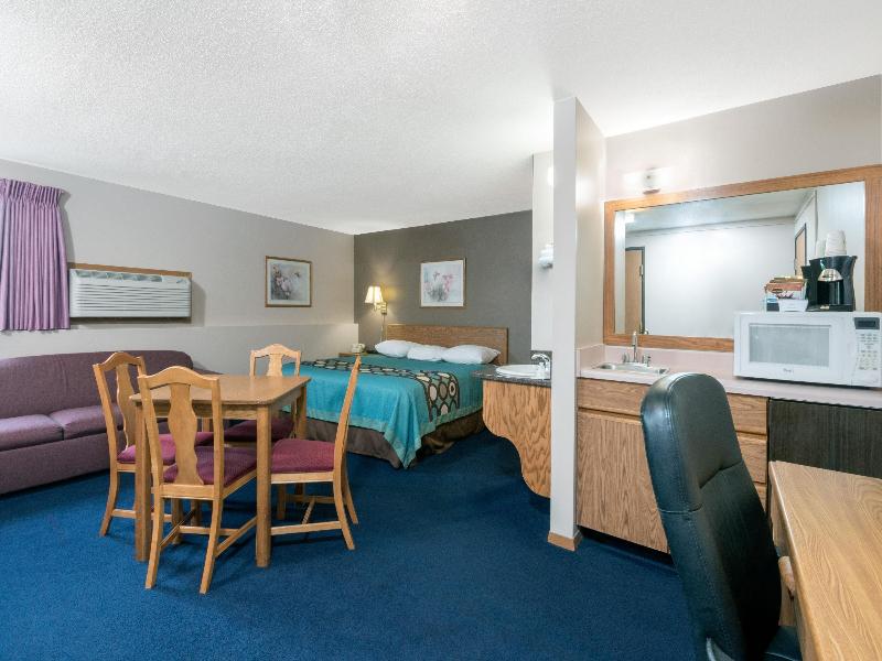 Super 8 by Wyndham Milbank SD image
