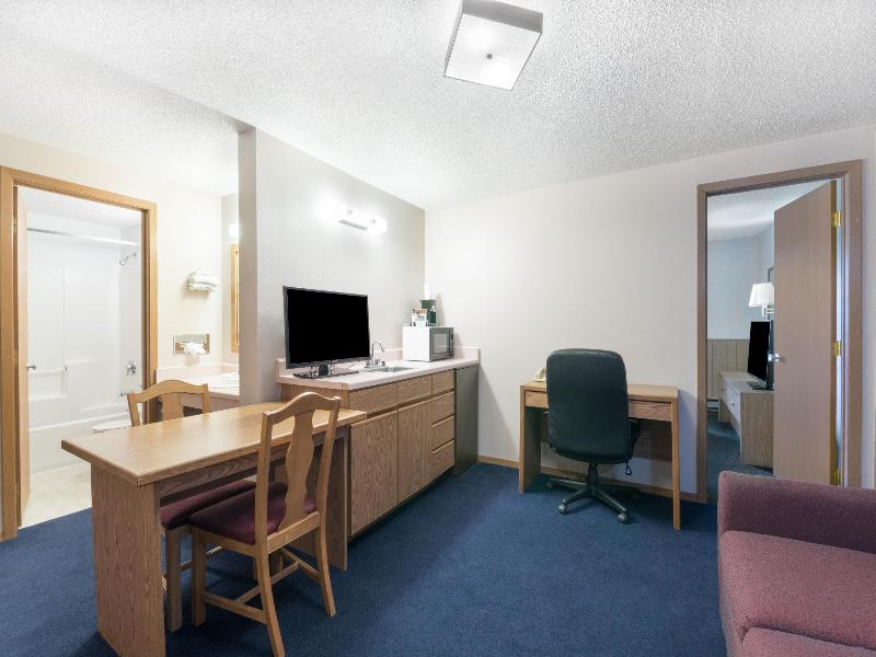 Super 8 by Wyndham Milbank SD image